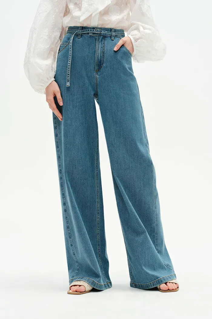 2082-ella-belted-washed-jeans-in-lyocell-denim-1.webp