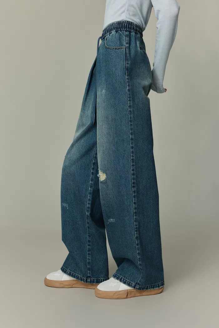 219-judith-elastic-waist-jeans-in-cotton-denim-1.webp