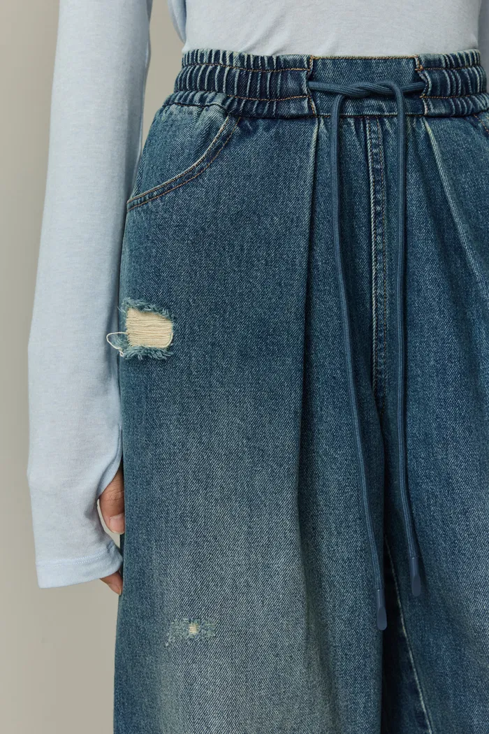 219-judith-elastic-waist-jeans-in-cotton-denim-1.webp