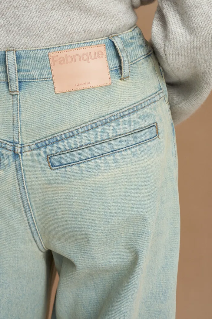 2265-wasteland-lightweight-distressed-washed-jeans-in-cotton-denim-1.webp