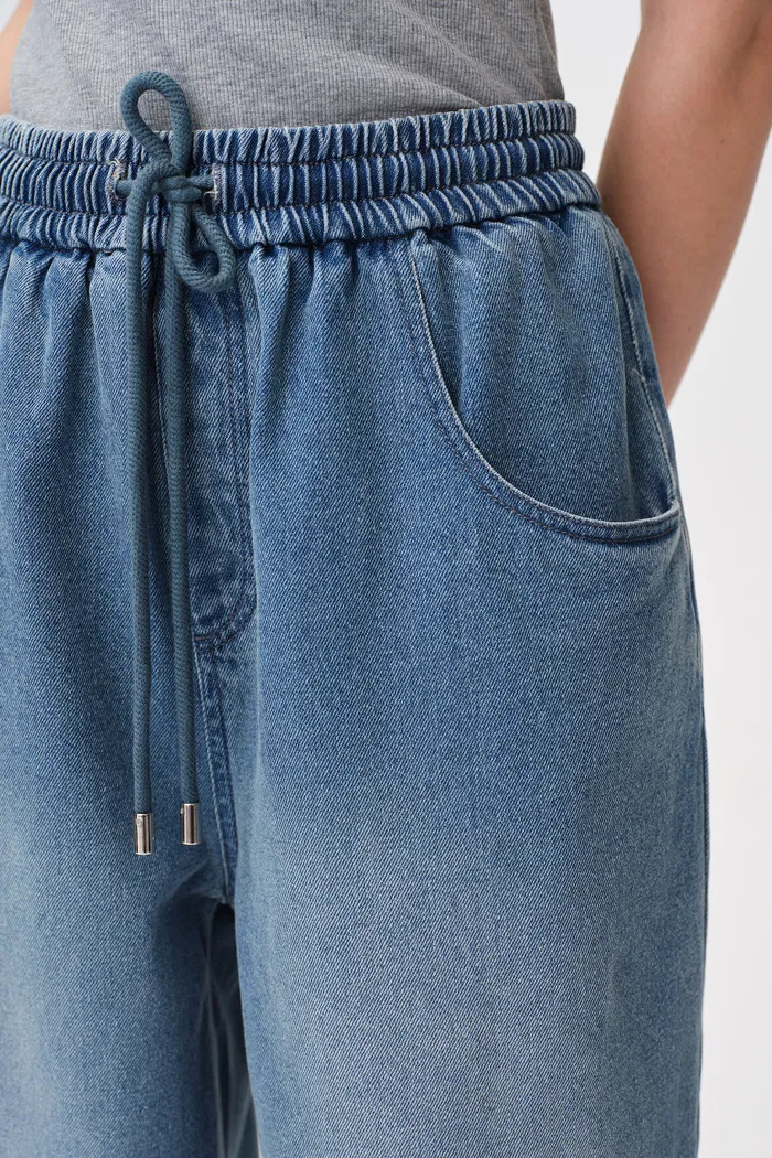 229-bulb-pull-on-faded-jeans-in-cotton-denim-1.webp