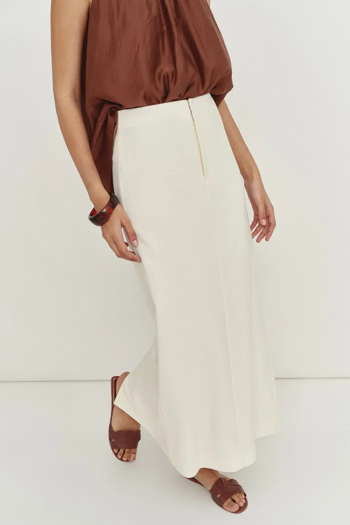 2375-magalie-straight-skirt-in-australian-merino-blend-1.webp