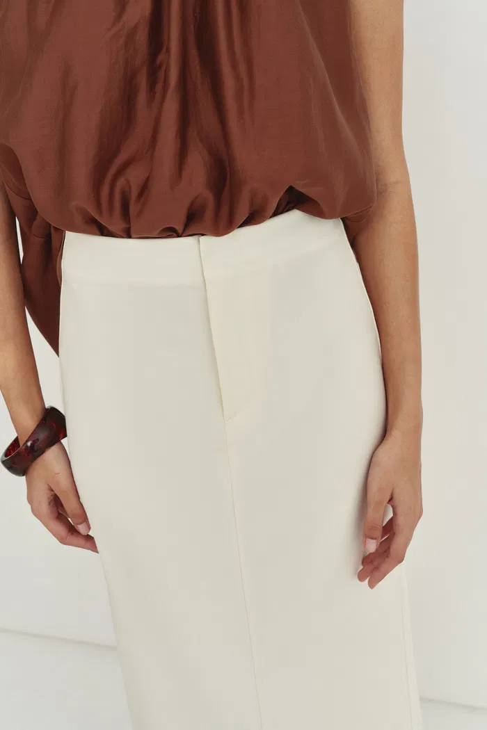 2375-magalie-straight-skirt-in-australian-merino-blend-1.webp