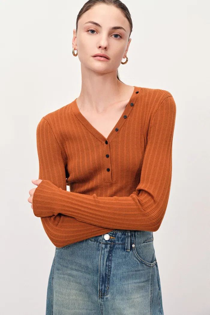 2486-vivi-henley-top-in-stretchy-rib-knit-merino-wool-1.webp