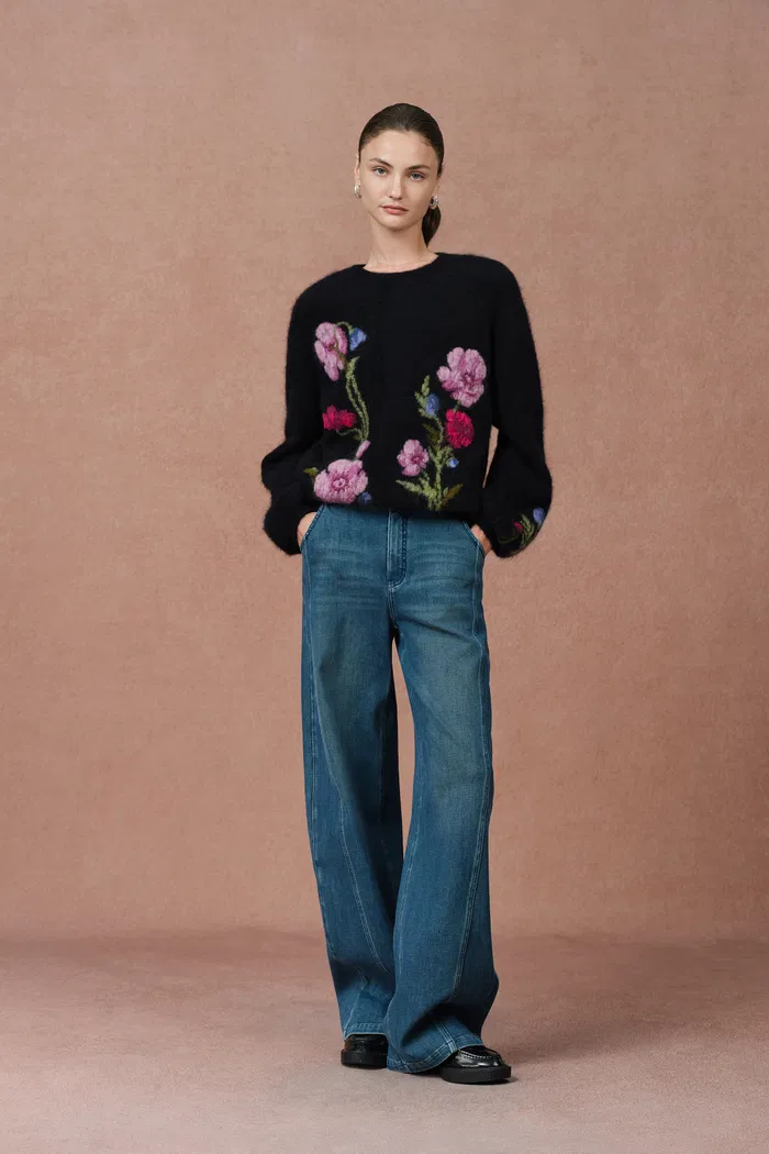 2498-rhoeadine-3d-jacquard-embroidered-sweater-1.webp