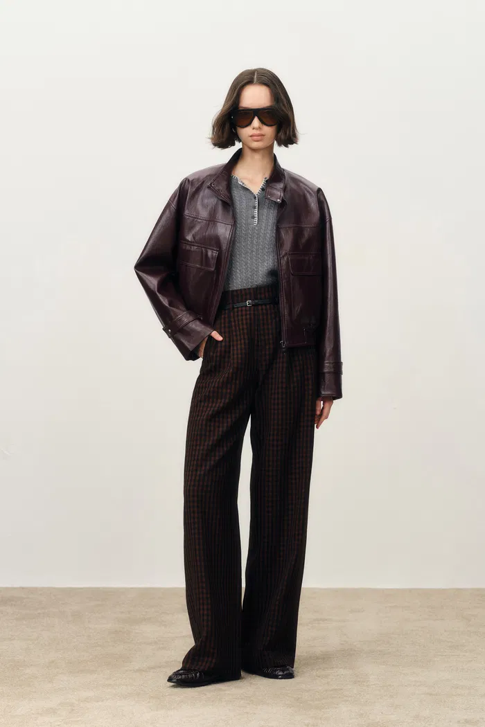 2512-gia-trench-style-collar-short-jacket-in-faux-leather-1.webp