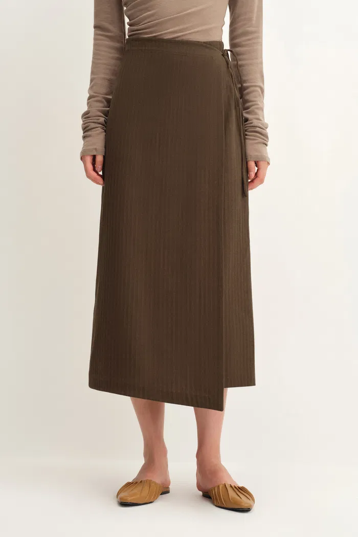 Jeanet Adjustable Tie Asymmetric Midi Skirt in Cotton Herringbone