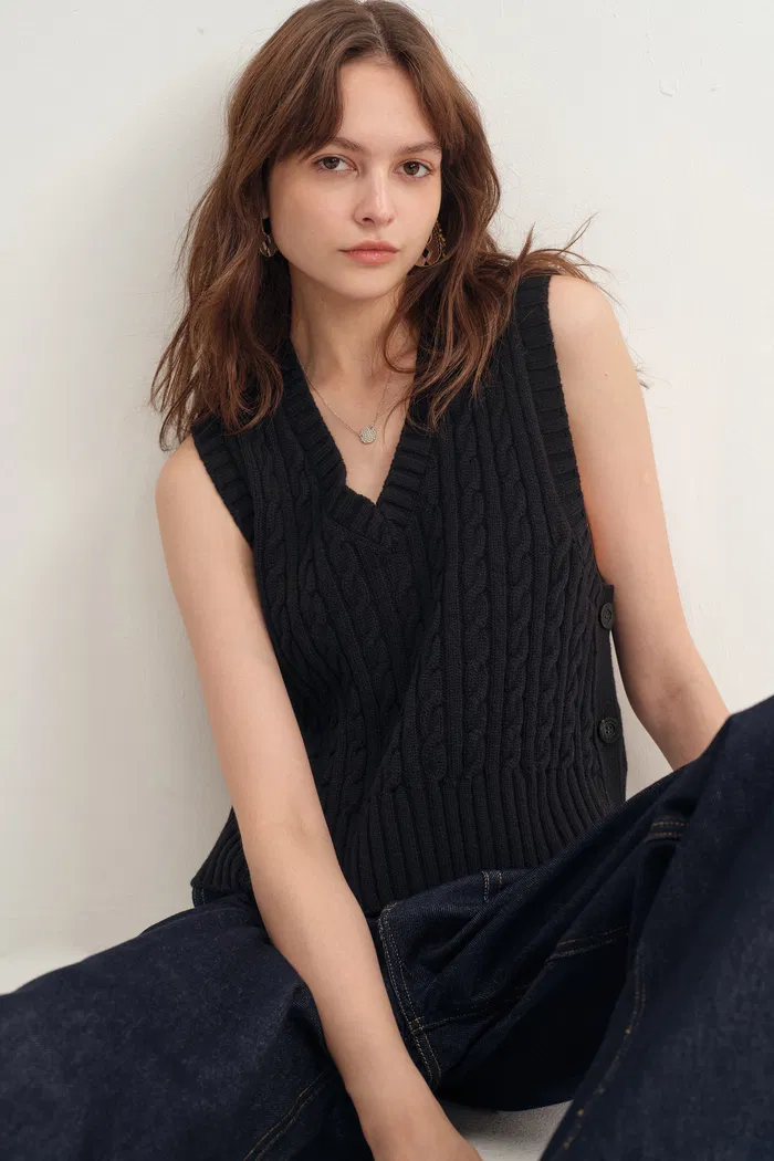 Winnie V Neck Sleeveless Top in Merino Wool Cable Knit