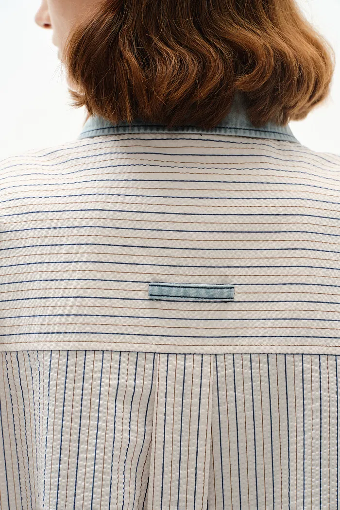 2732-daisy-denim-collar-striped-shirt-in-cotton-seersucker-1.webp