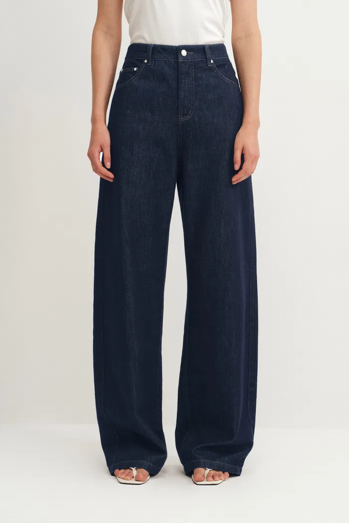 2790-akari-barrel-leg-jeans-in-lyocell-denim-1.webp