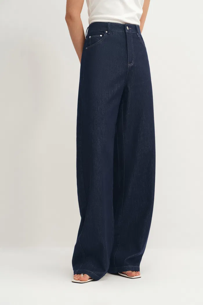 2790-akari-barrel-leg-jeans-in-lyocell-denim-1.webp