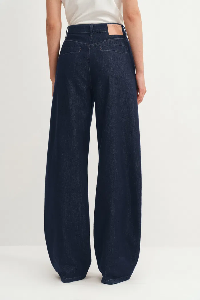 2790-akari-barrel-leg-jeans-in-lyocell-denim-1.webp