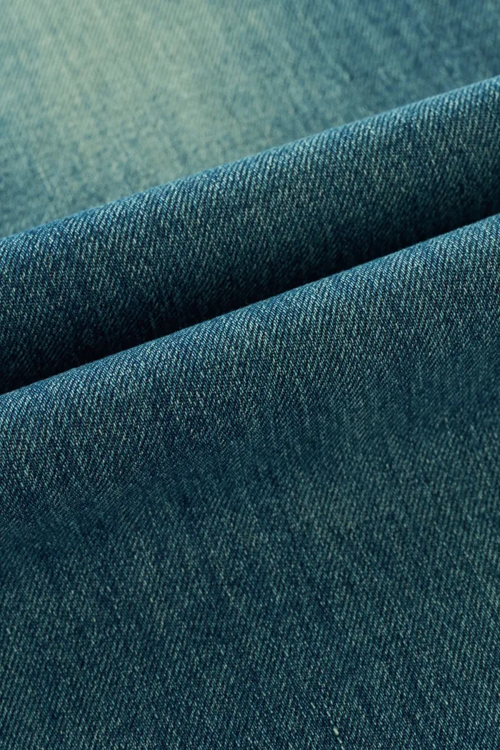 2844-ava-contoured-waistband-gradient-washed-flared-jeans-in-stretchy-denim-1.webp