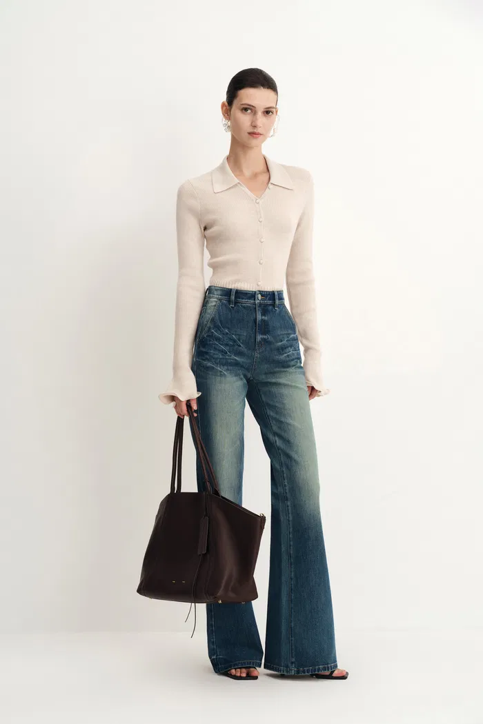 2844-ava-contoured-waistband-gradient-washed-flared-jeans-in-stretchy-denim-1.webp