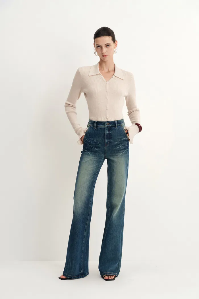 2844-ava-contoured-waistband-gradient-washed-flared-jeans-in-stretchy-denim-1.webp