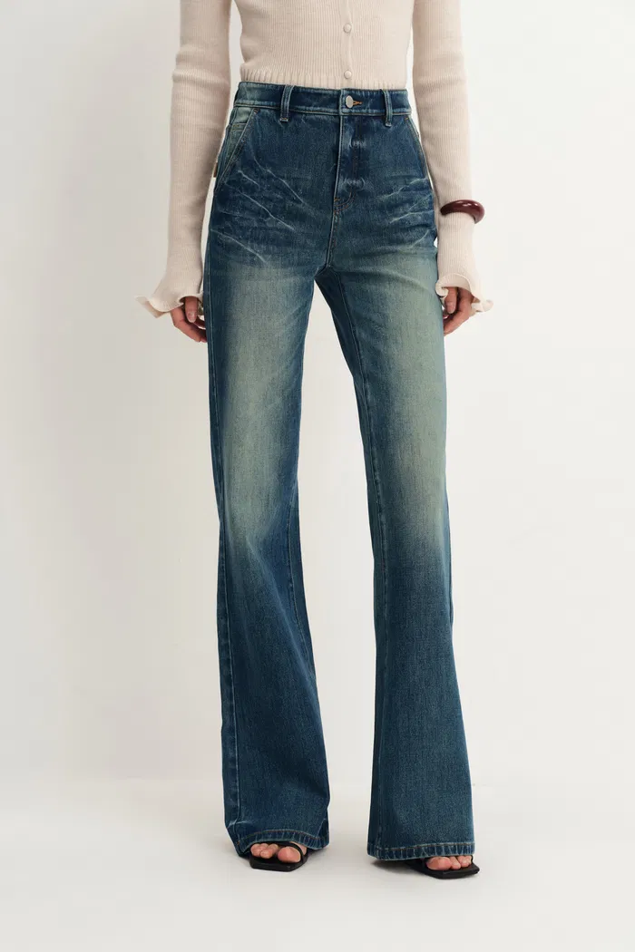 2844-ava-contoured-waistband-gradient-washed-flared-jeans-in-stretchy-denim-1.webp