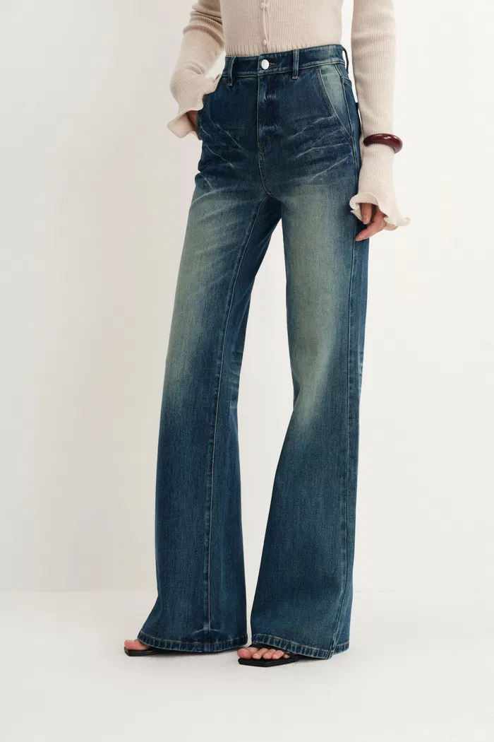 2844-ava-contoured-waistband-gradient-washed-flared-jeans-in-stretchy-denim-1.webp