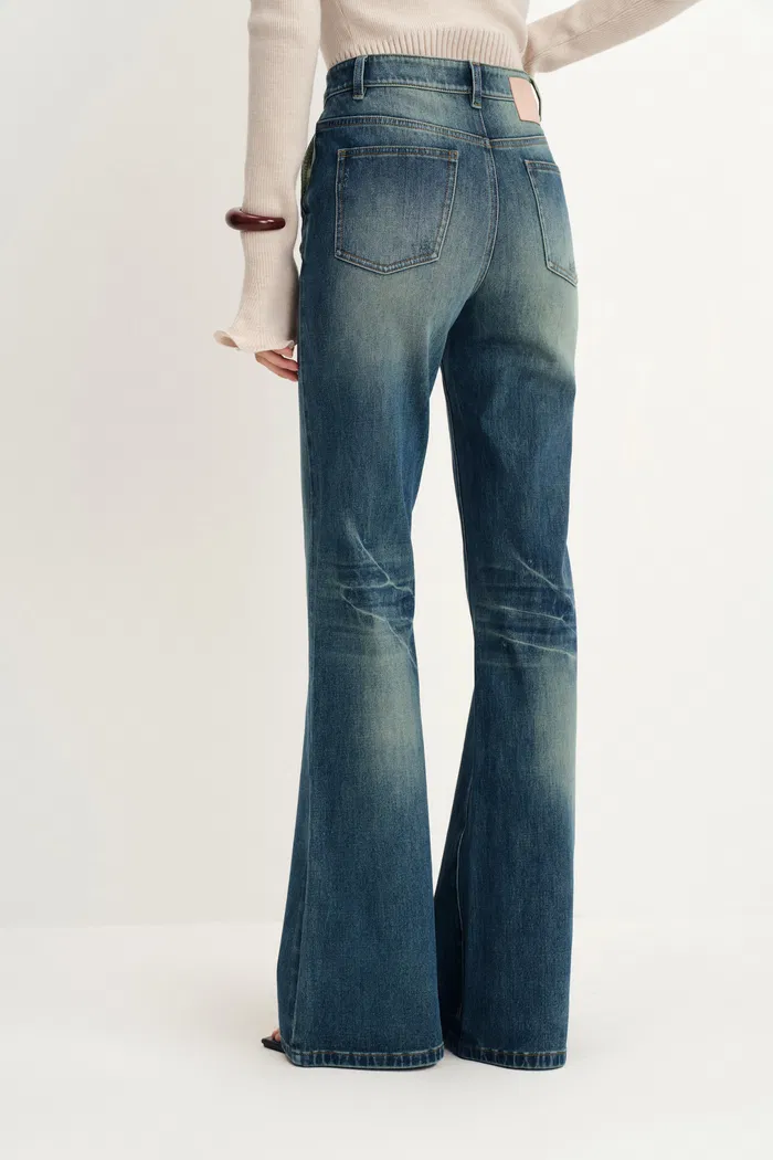 2844-ava-contoured-waistband-gradient-washed-flared-jeans-in-stretchy-denim-1.webp
