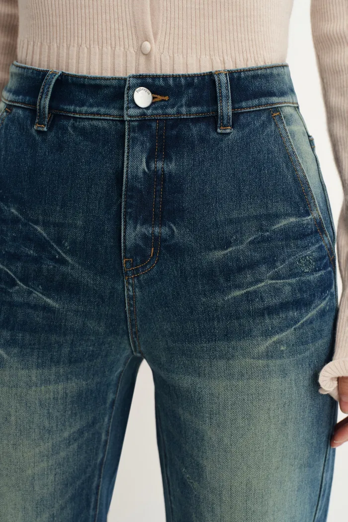 2844-ava-contoured-waistband-gradient-washed-flared-jeans-in-stretchy-denim-1.webp