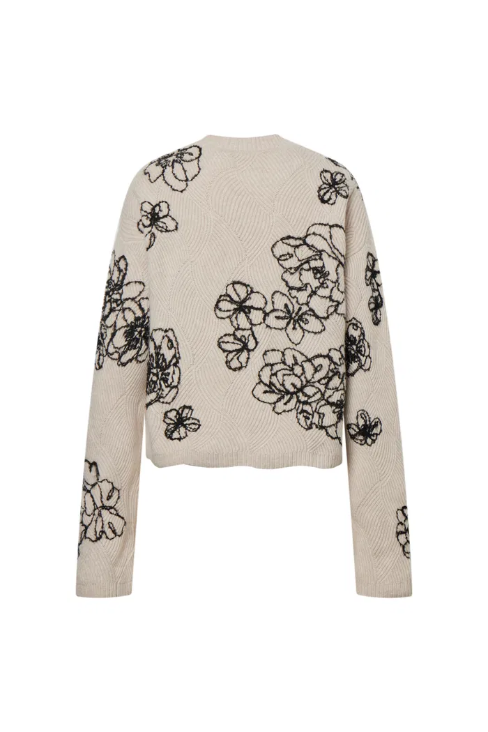 2866-poppy-embroidered-sweater-in-chunky-wool-knit-1.webp