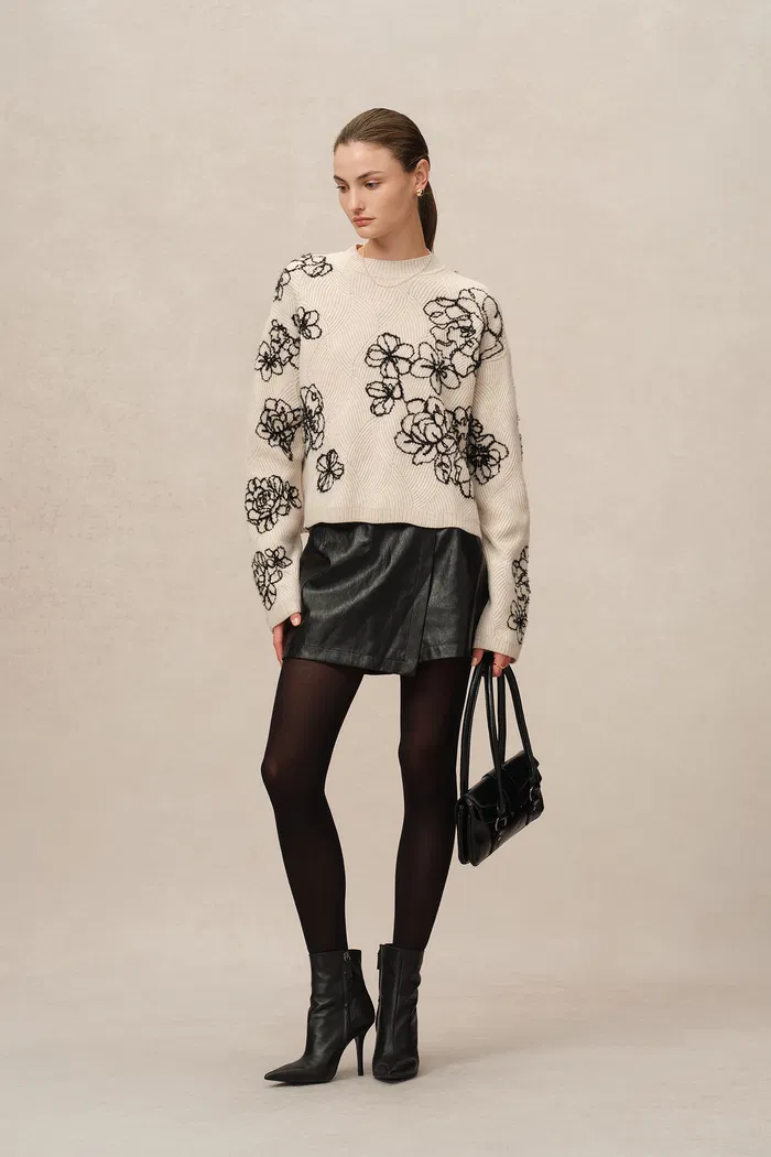 2866-poppy-embroidered-sweater-in-chunky-wool-knit-1.webp