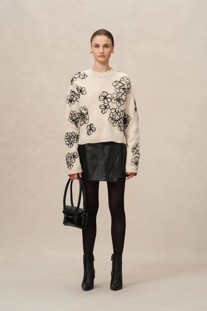 2866-poppy-embroidered-sweater-in-chunky-wool-knit-1.webp