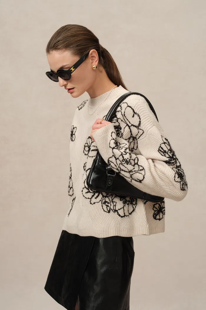2866-poppy-embroidered-sweater-in-chunky-wool-knit-1.webp