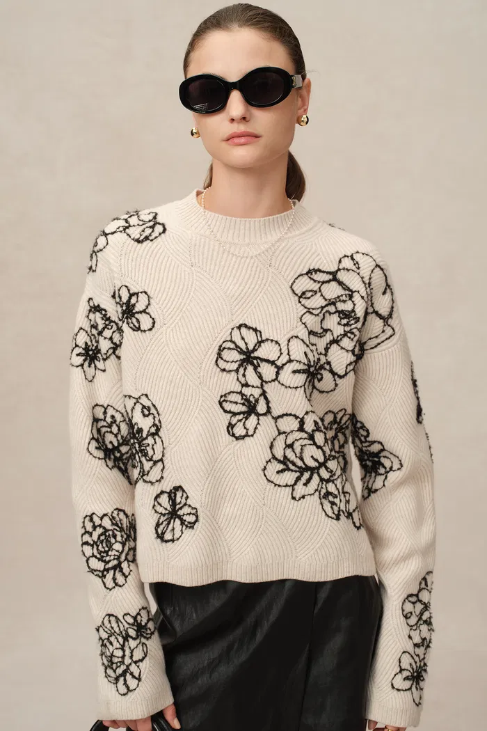 2866-poppy-embroidered-sweater-in-chunky-wool-knit-1.webp