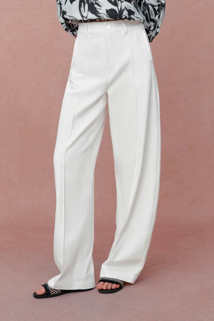 2948-cassie-low-curve-jeans-in-lyocell-denim-1.webp