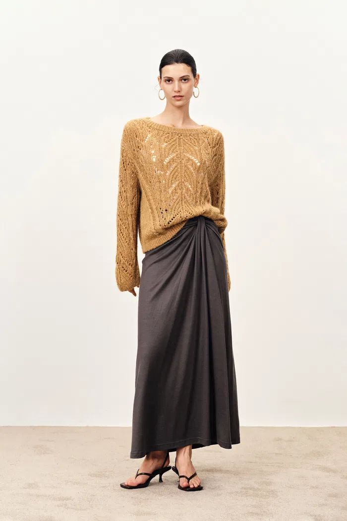 3077-ella-hand-work-baroquesweater-in-alpaca-sequin-yarn-1.webp