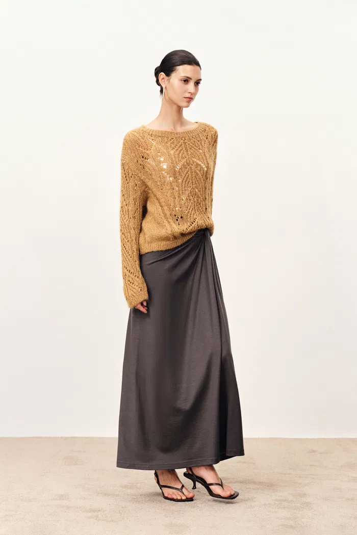 3077-ella-hand-work-baroquesweater-in-alpaca-sequin-yarn-1.webp
