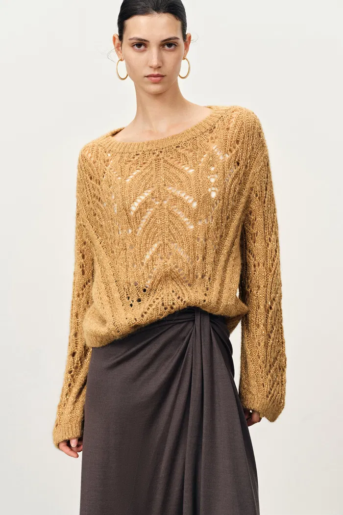 3077-ella-hand-work-baroquesweater-in-alpaca-sequin-yarn-1.webp