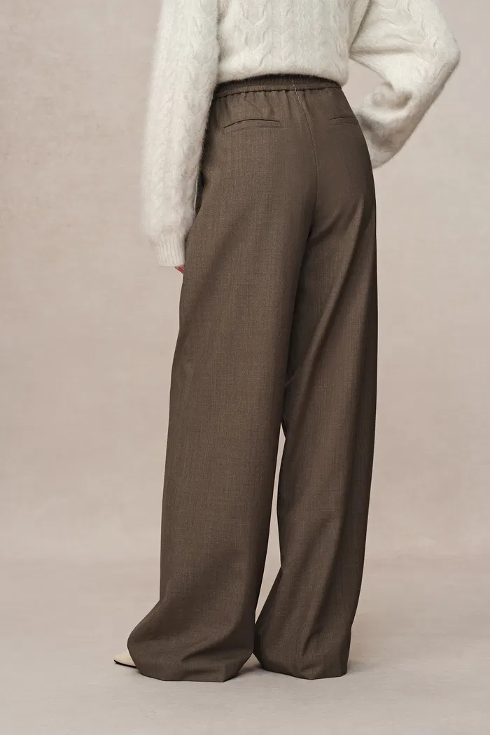 3292-tolerate-hand-sewn-trousers-in-lightweight-wool-blend-1.webp