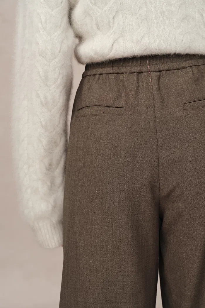 3292-tolerate-hand-sewn-trousers-in-lightweight-wool-blend-1.webp