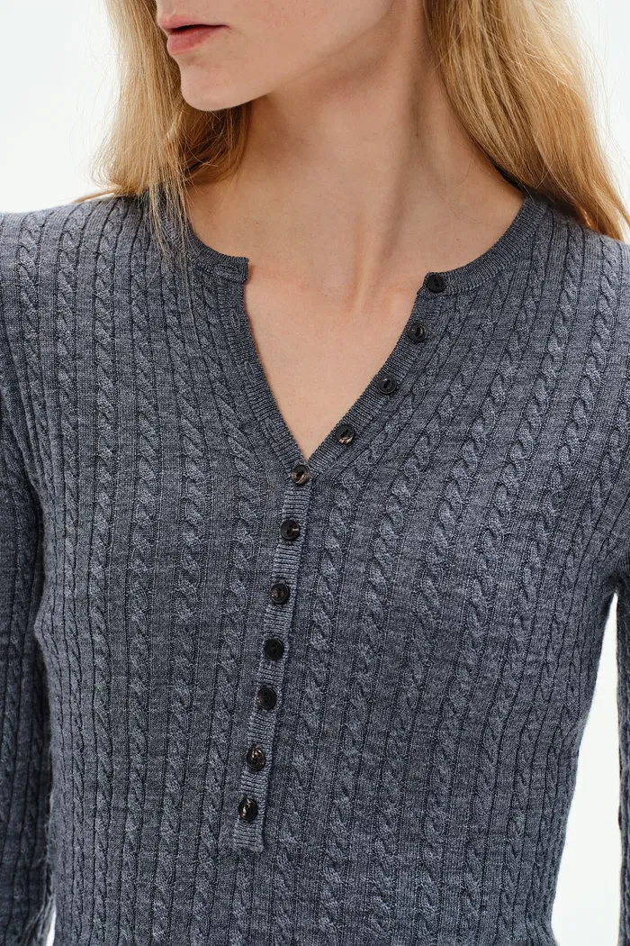 3402-issac-long-sleeve-pullover-in-in-australian-merino-yarn-knit-1.webp