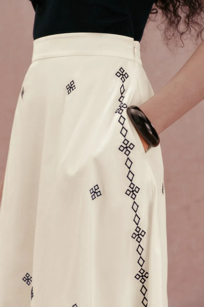3463-olivia-scalloped-hem-embroidered-skirt-in-premium-silk-cotton-1.webp