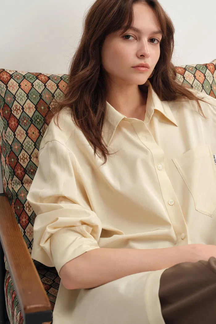 3579-nicole-pleated-sleeve-oversized-shirt-in-cotton-plain-weave-1.webp