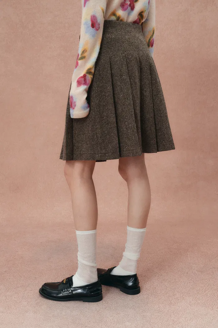 3655-maeve-leather-buttoned-pleated-skirt-in-merino-wool-1.webp