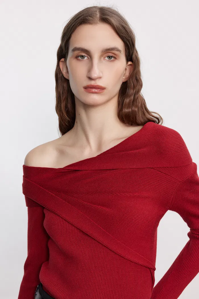 3727-venus-asymmetry-collar-sweater-in-wool-silk-blend-1.webp