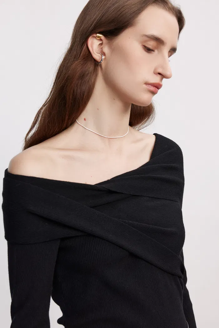 3793-venus-asymmetrical-off-shoulder-sweater-in-wool-silk-blend-1.webp