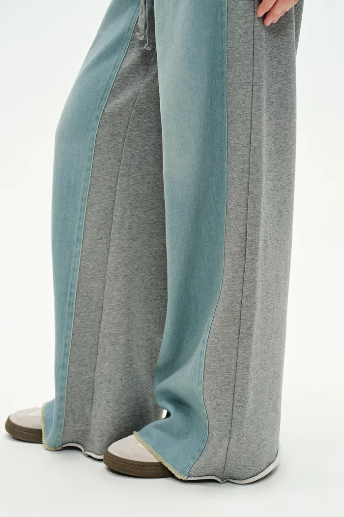 3902-sereta-wide-leg-denim-jeans-in-cotton-jersey-1.webp