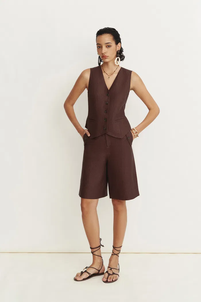 3992-evelyn-adjustable-belt-vest-top-in-linen-herringbone-1.webp