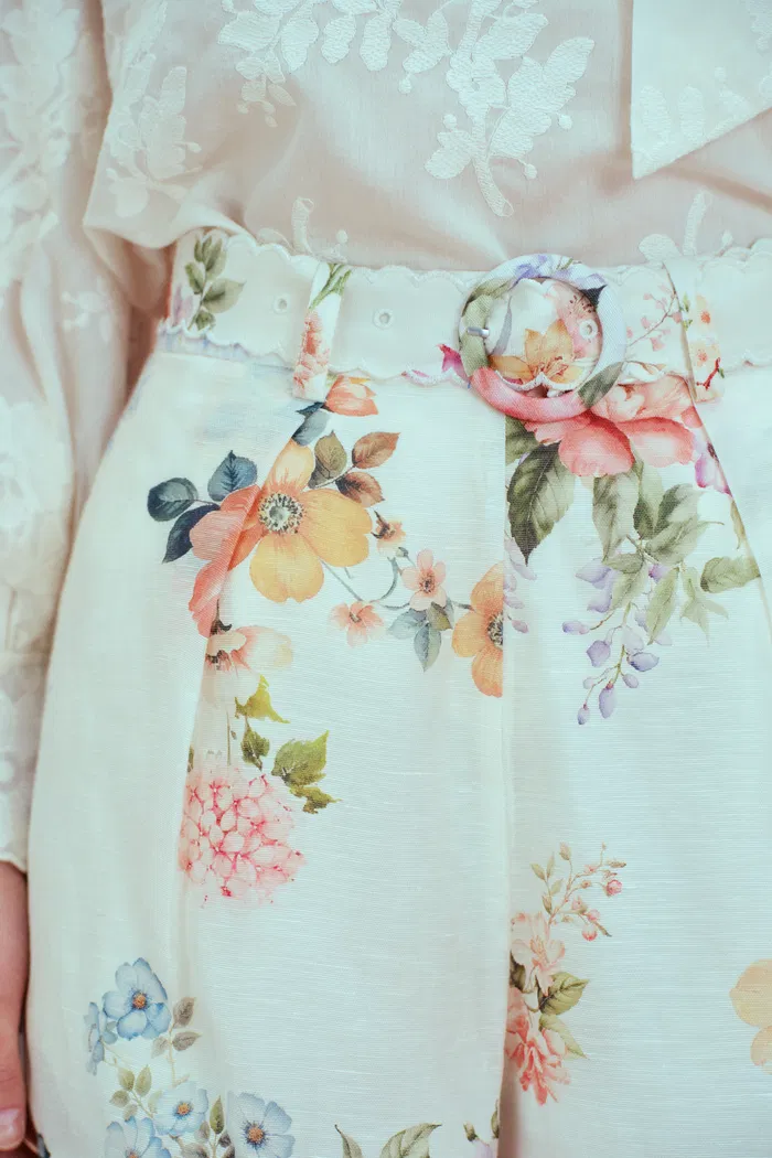 4006-beryl-flora-shorts-in-silk-linen-1.webp