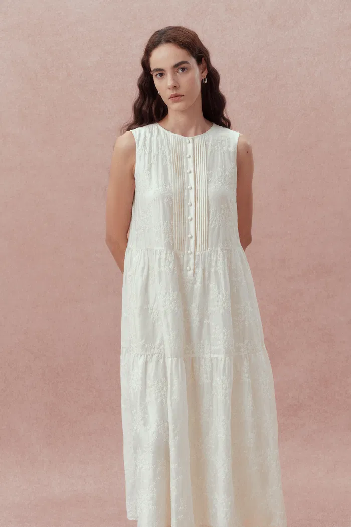 4116-stella-sleeveless-dress-in-lyocell-embroidery-1.webp