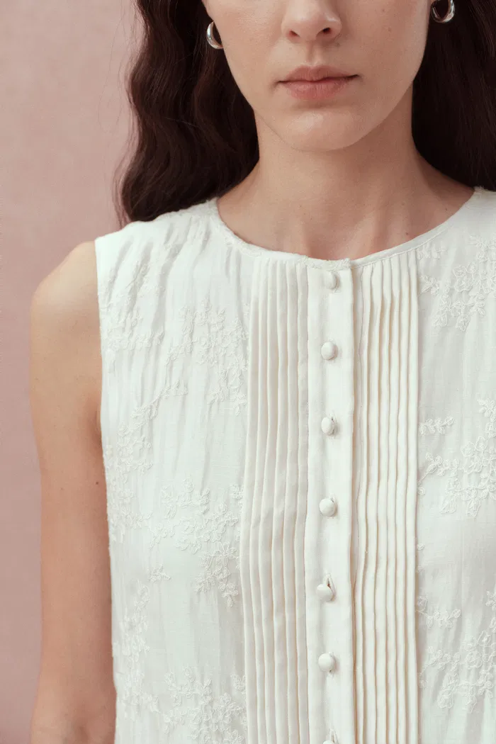 4116-stella-sleeveless-dress-in-lyocell-embroidery-1.webp