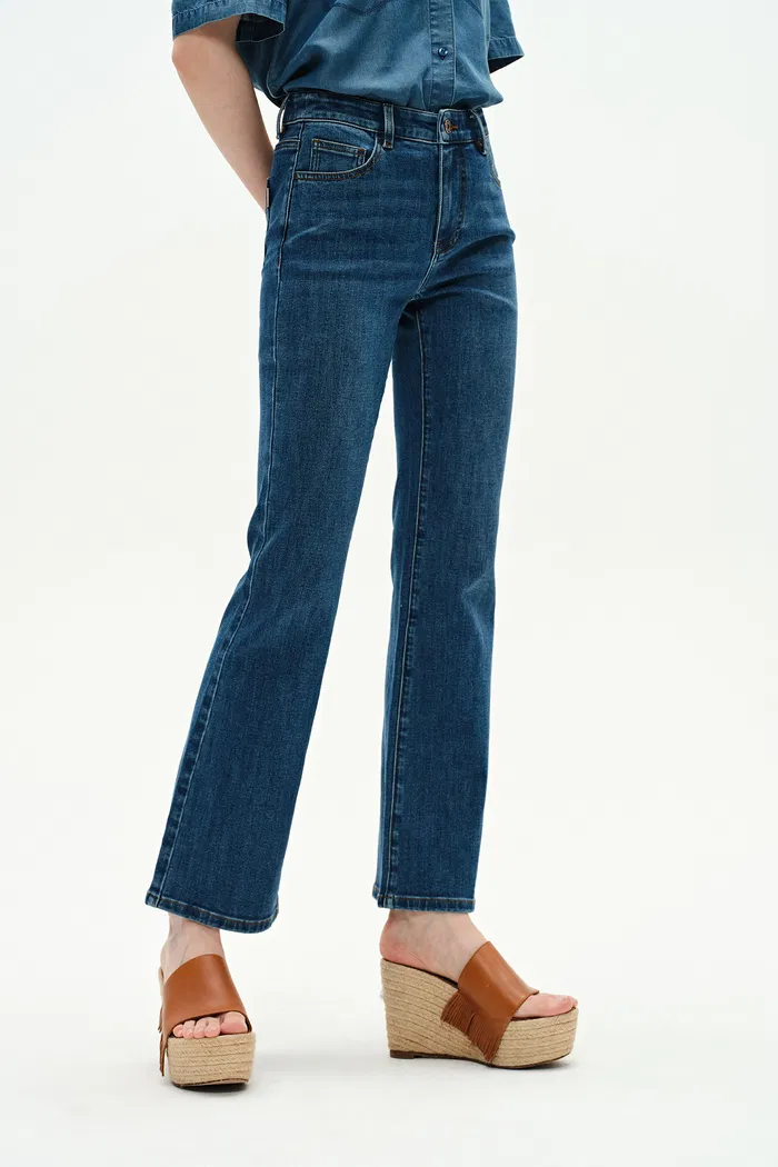 4160-nora-cropped-flare-jeans-in-stretch-denim-1.webp