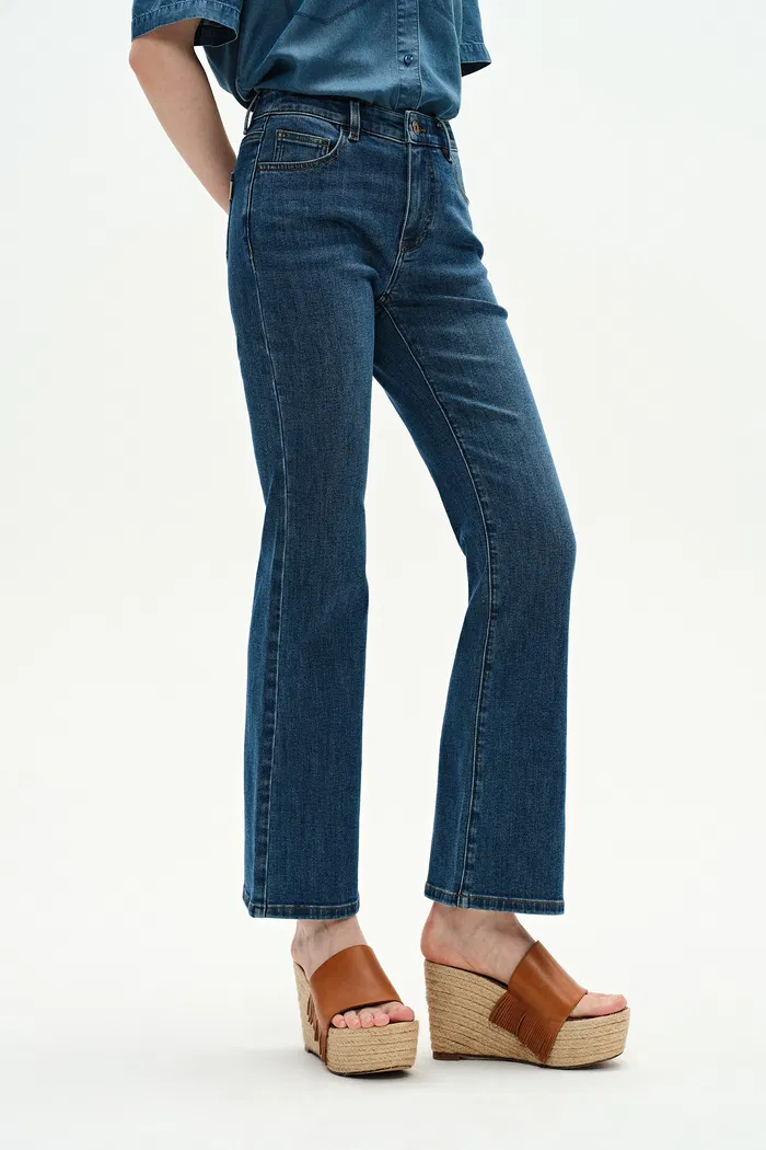 4160-nora-cropped-flare-jeans-in-stretch-denim-1.webp