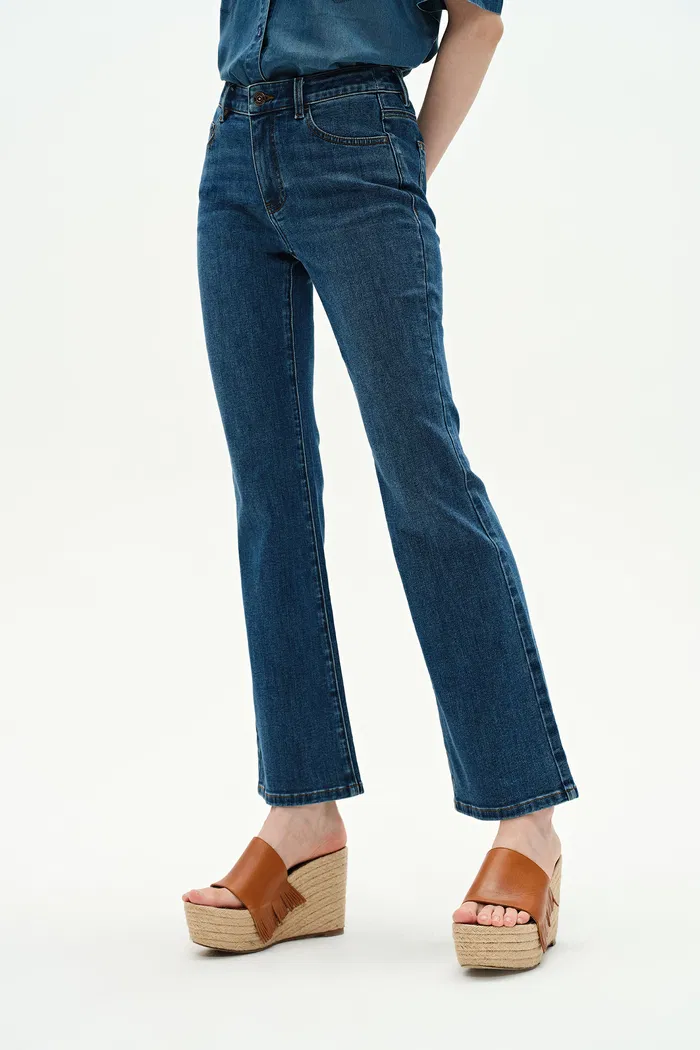 4160-nora-cropped-flare-jeans-in-stretch-denim-1.webp