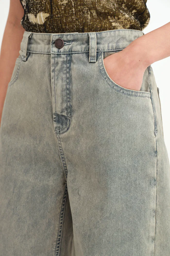 425-thalia-devor-jeans-in-composite-denim-1.webp