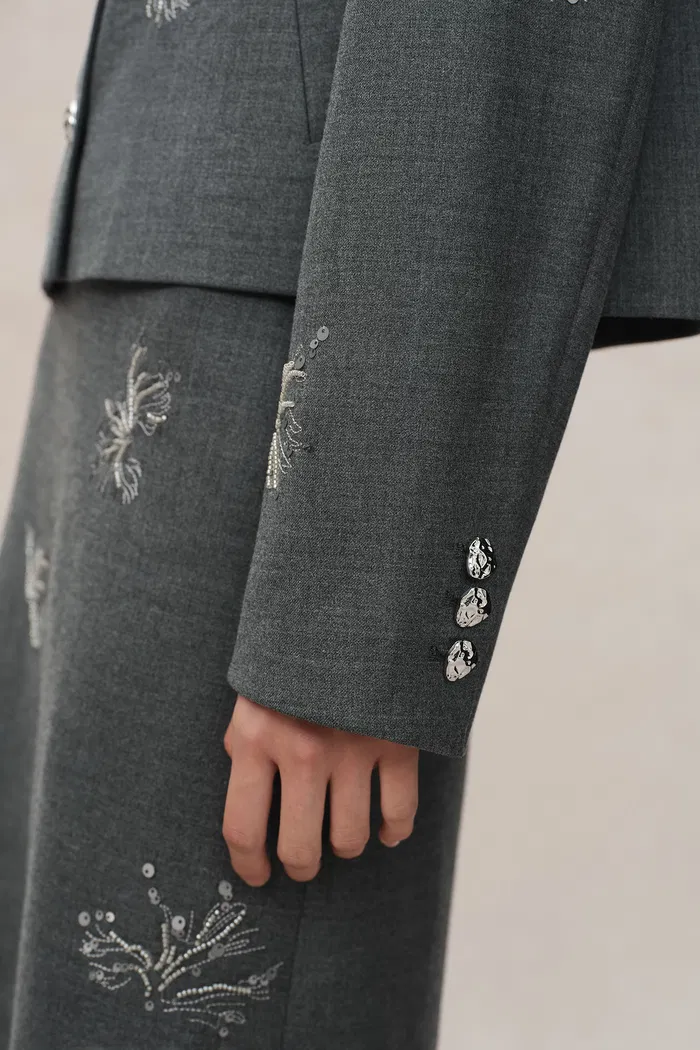 4292-beading-wrinkle-resistant-embroidered-boxy-tailored-jacket-in-fine-worsted-wool-1.webp